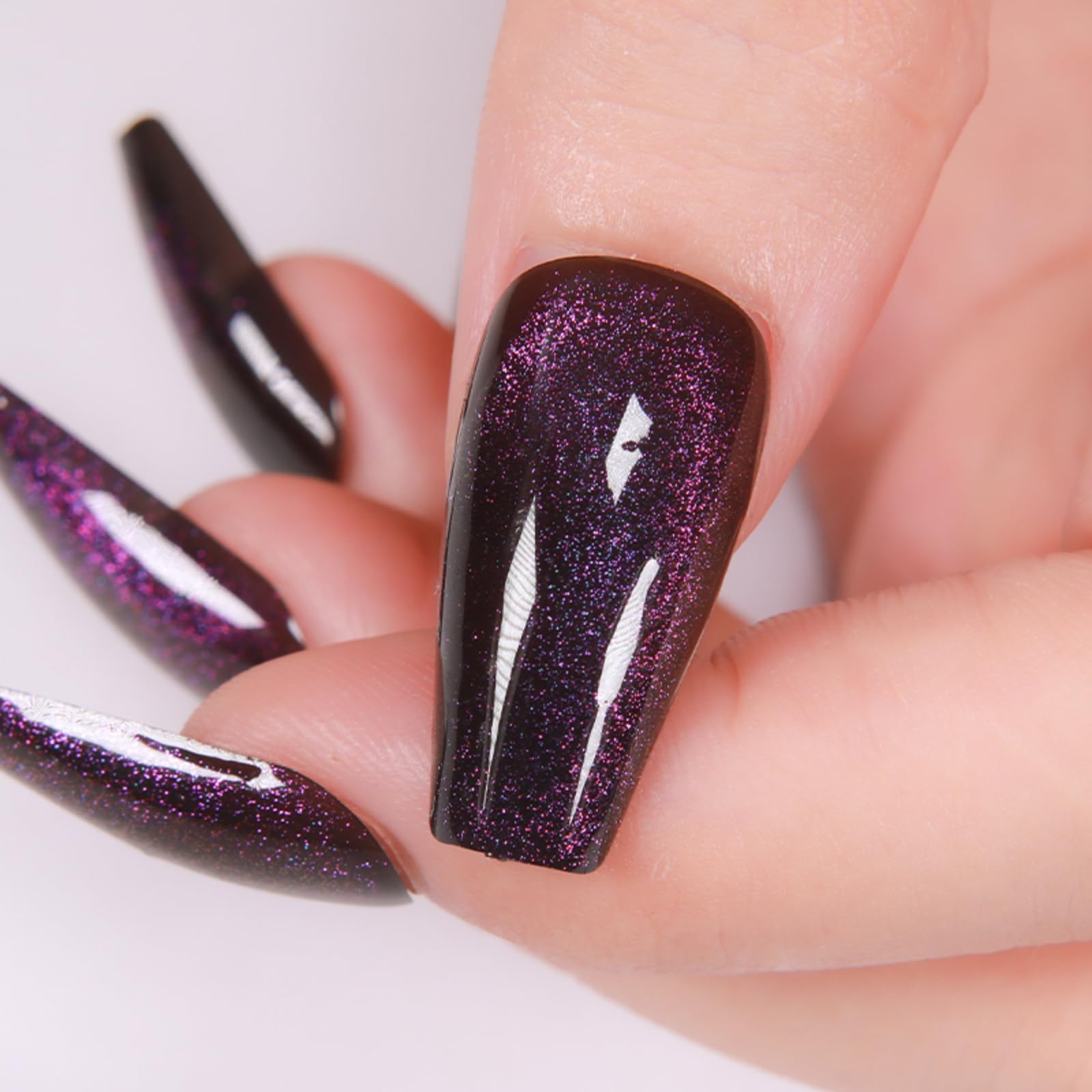 unhas em roxo midnight plum