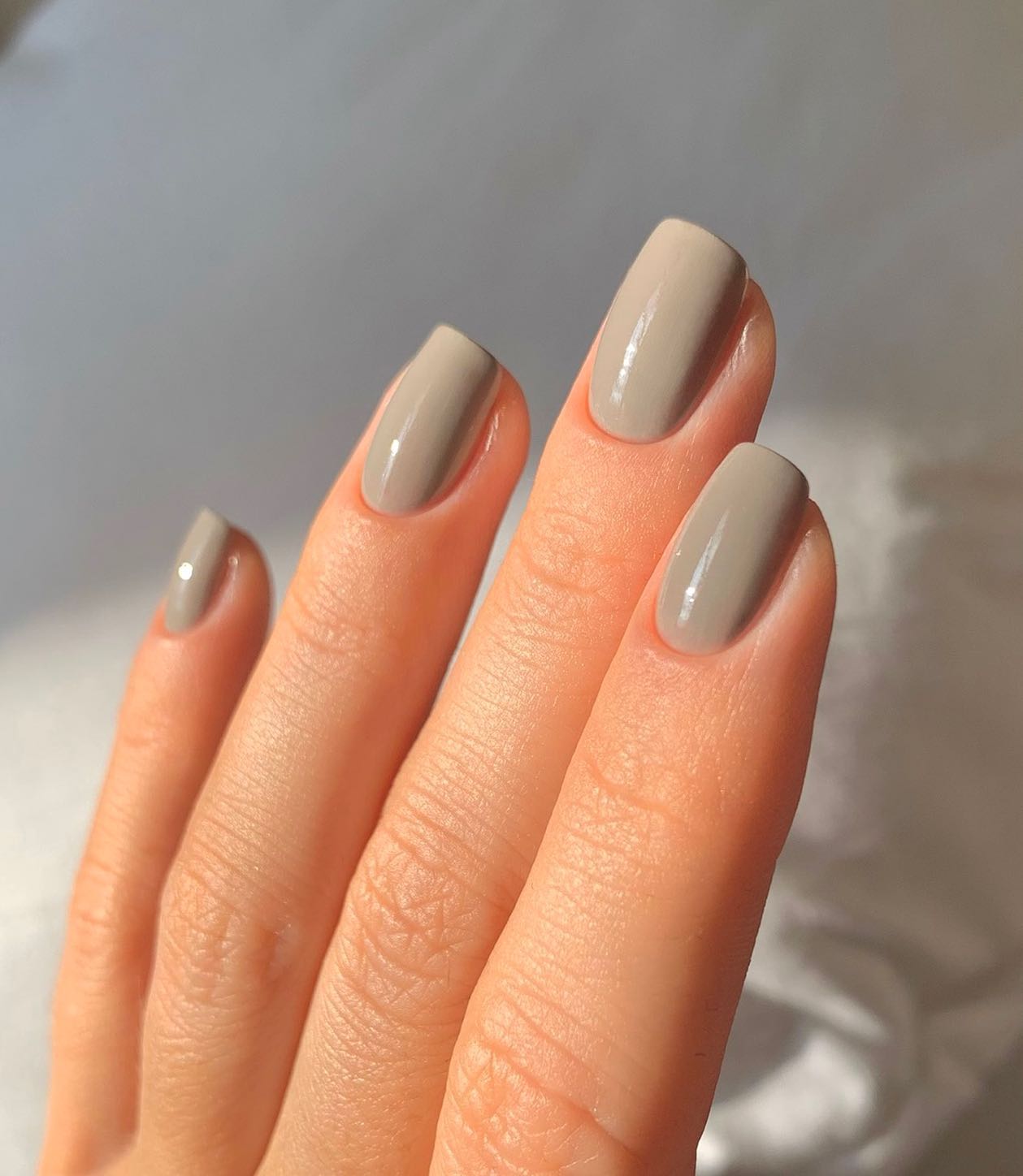 Unhas cor de areia