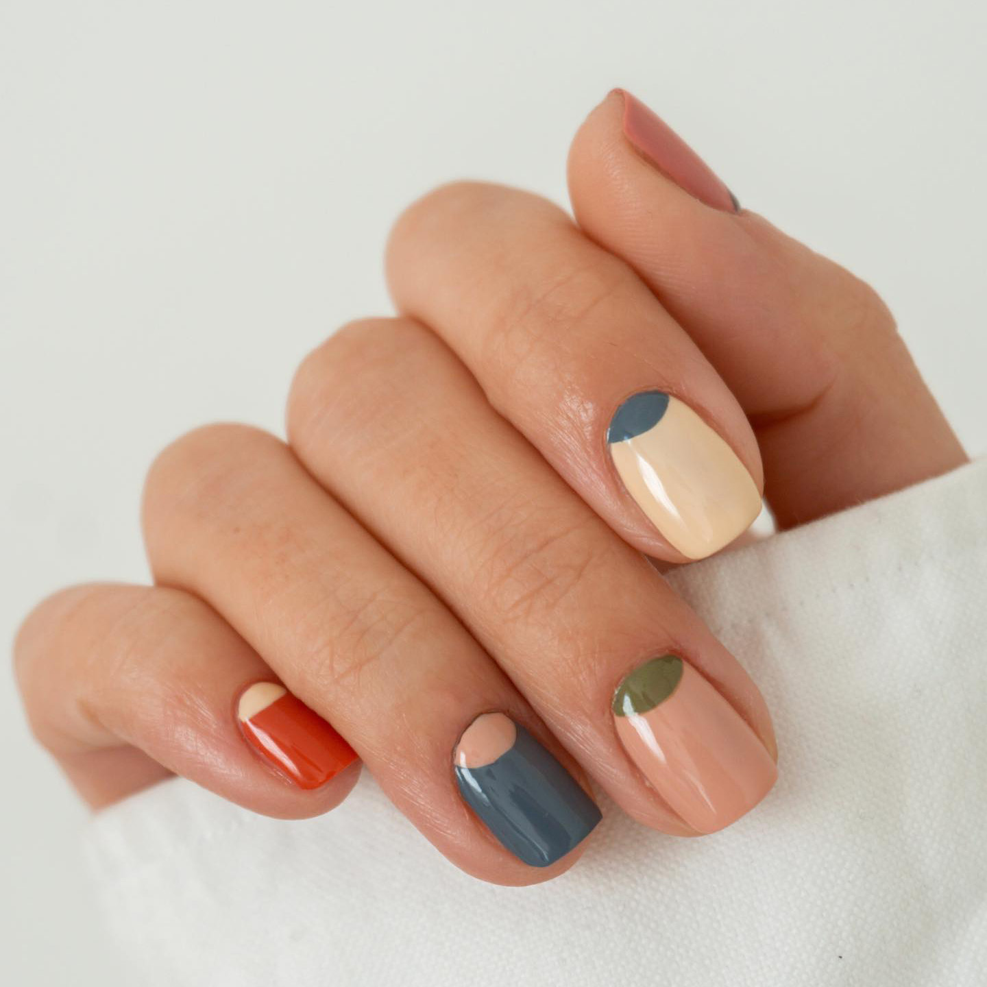 Unhas com nail art com cores de inverno
