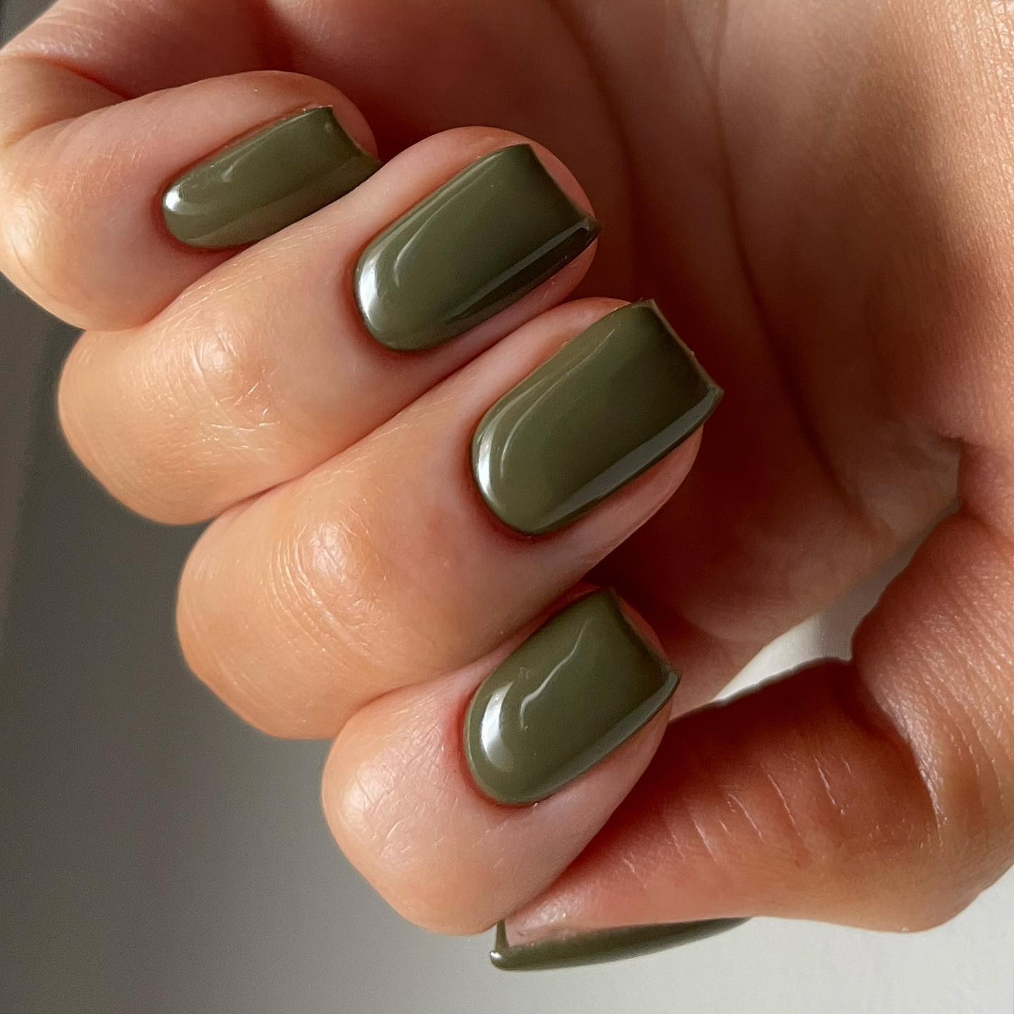 Unhas verde musgo