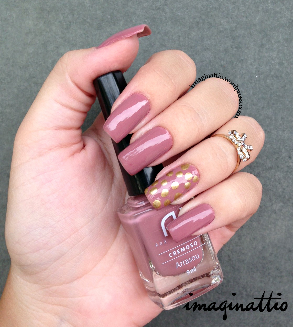 Unhas nude rosadas